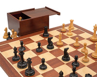 Il set di scacchi Deluxe 1850 London, edizione limitata in ebano e mogano, con custodia per pezzi degli scacchi e orologio per scacchi