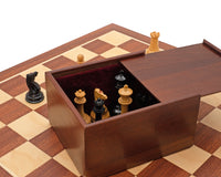Il set di scacchi Deluxe 1850 London, edizione limitata in ebano e mogano, con custodia per pezzi degli scacchi e orologio per scacchi
