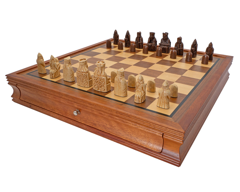 Regency Chess Isola di Lewis con mobile incorniciato in mogano - Set di scacchi di lusso