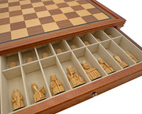 Regency Chess Isola di Lewis con mobile incorniciato in mogano - Set di scacchi di lusso