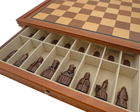 Regency Chess Isola di Lewis con mobile incorniciato in mogano - Set di scacchi di lusso